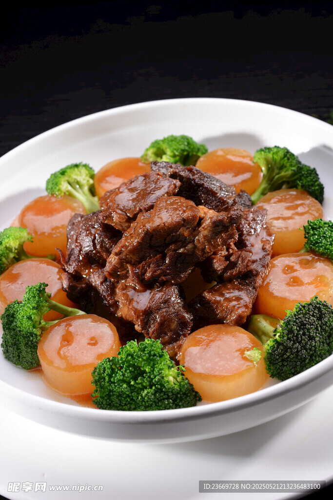 红烧牛肉配时蔬