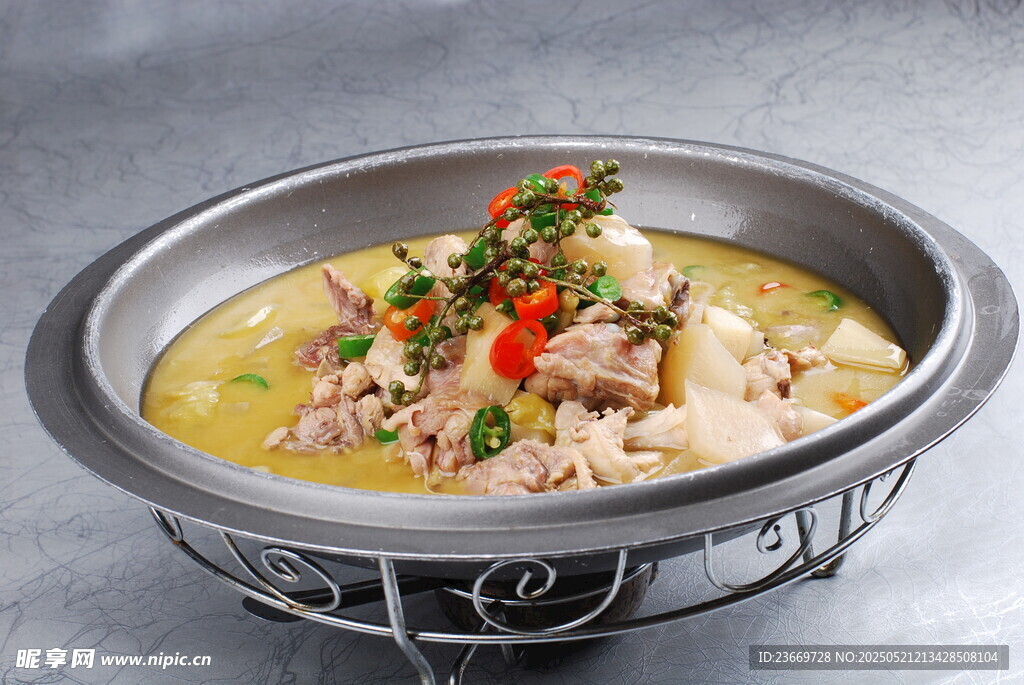 鲜香金汤鸡肉火锅