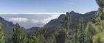 青山绿树间的秀丽山景