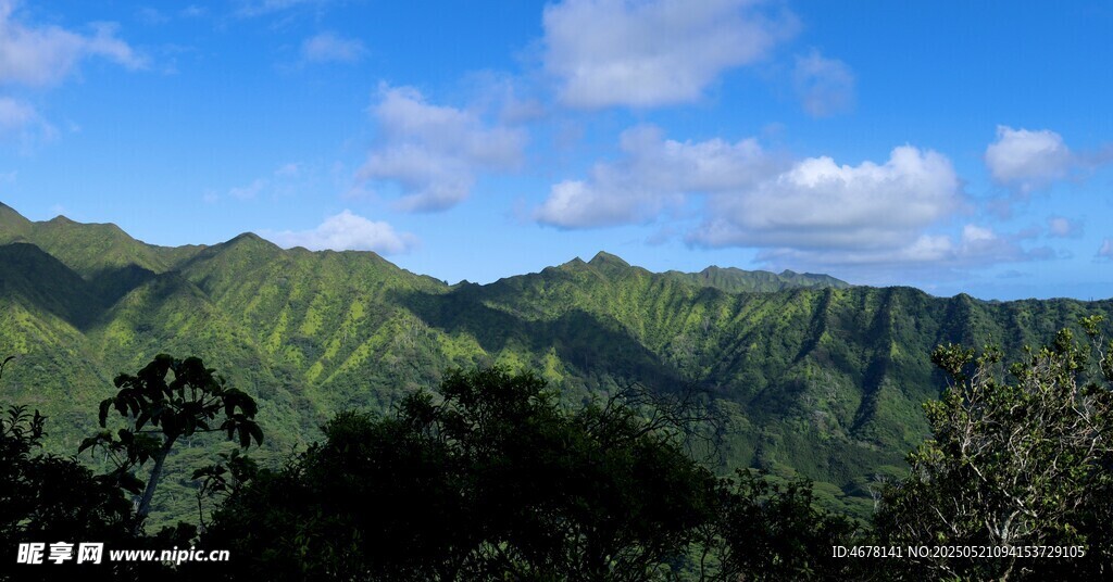 青山蓝天美景