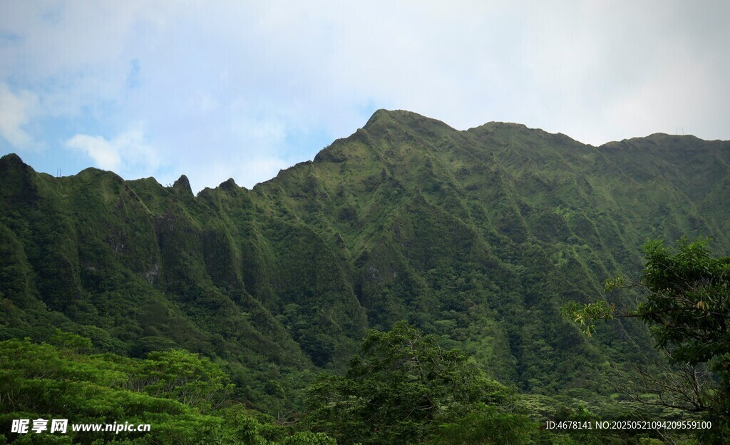 翠绿山峦 自然美景