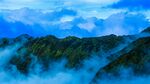 云雾缭绕的壮美山峦