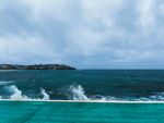 碧海蓝天海浪翻涌美景