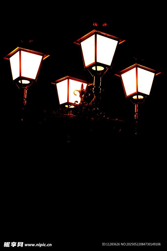 中式复古吊灯点亮黑夜