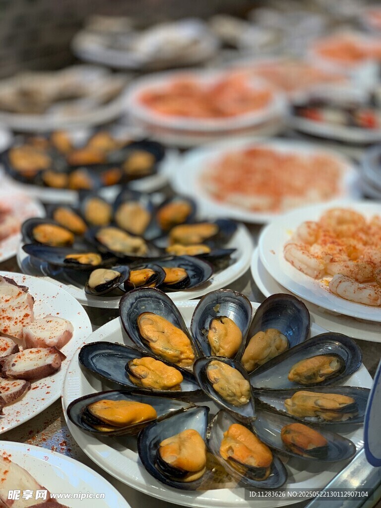丰盛海鲜拼盘美食展示