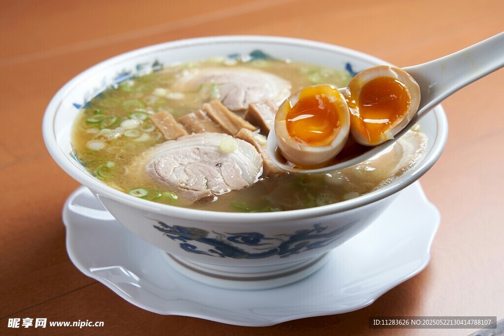 美味溏心蛋肉丸汤