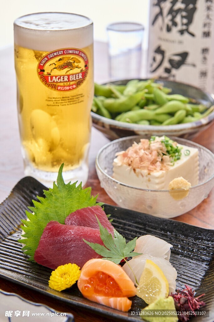 日式美食搭配清爽饮品