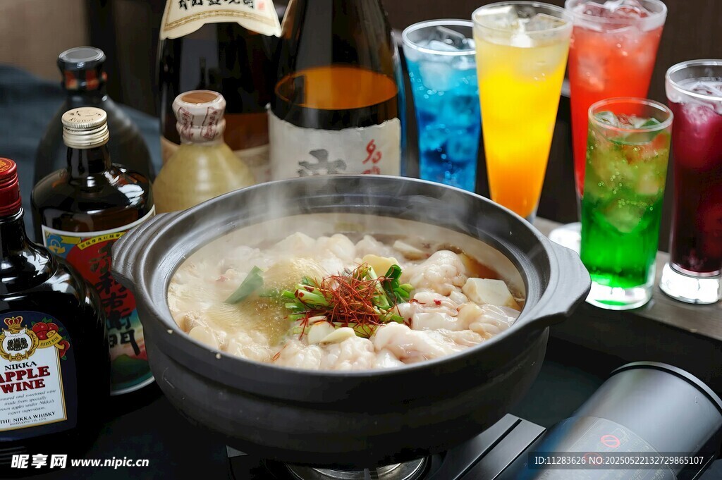 美味火锅搭配多彩饮品