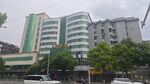 城市中错落的现代建筑