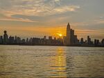 夕阳下的城市天际线美景