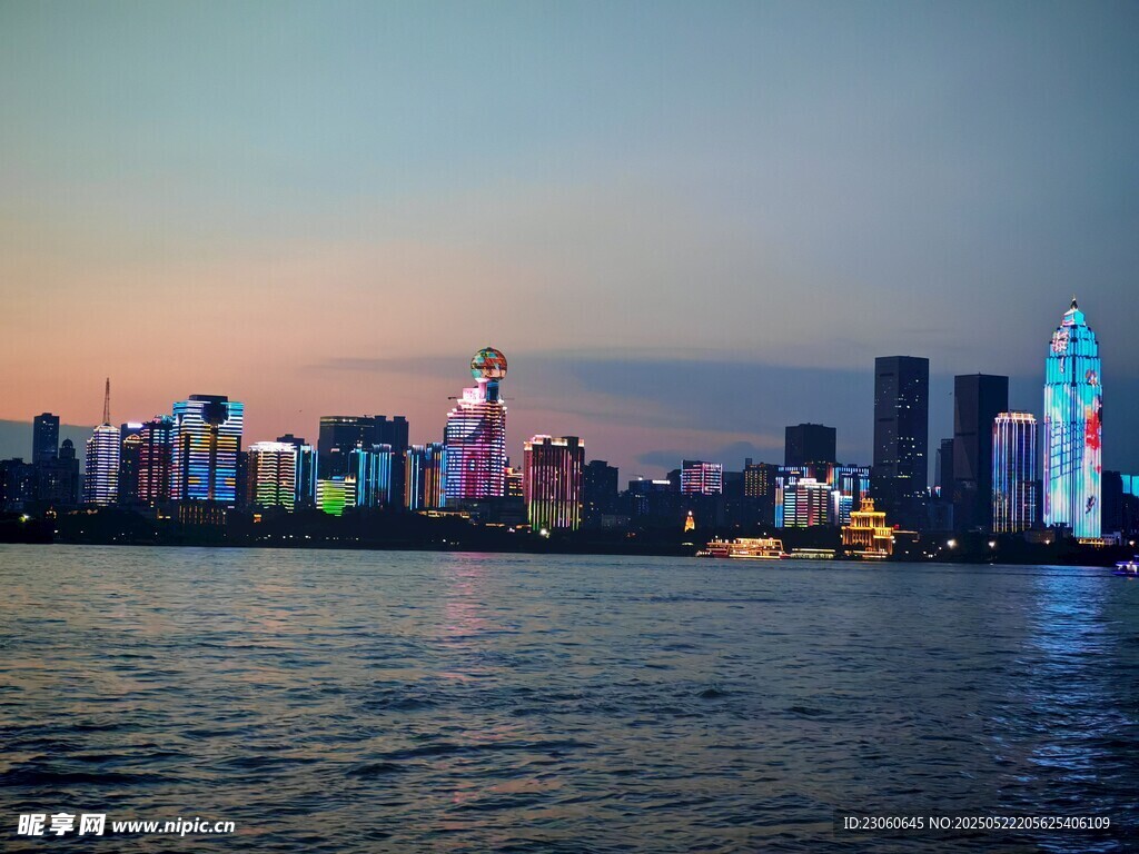 城市江畔绚丽夜景风光