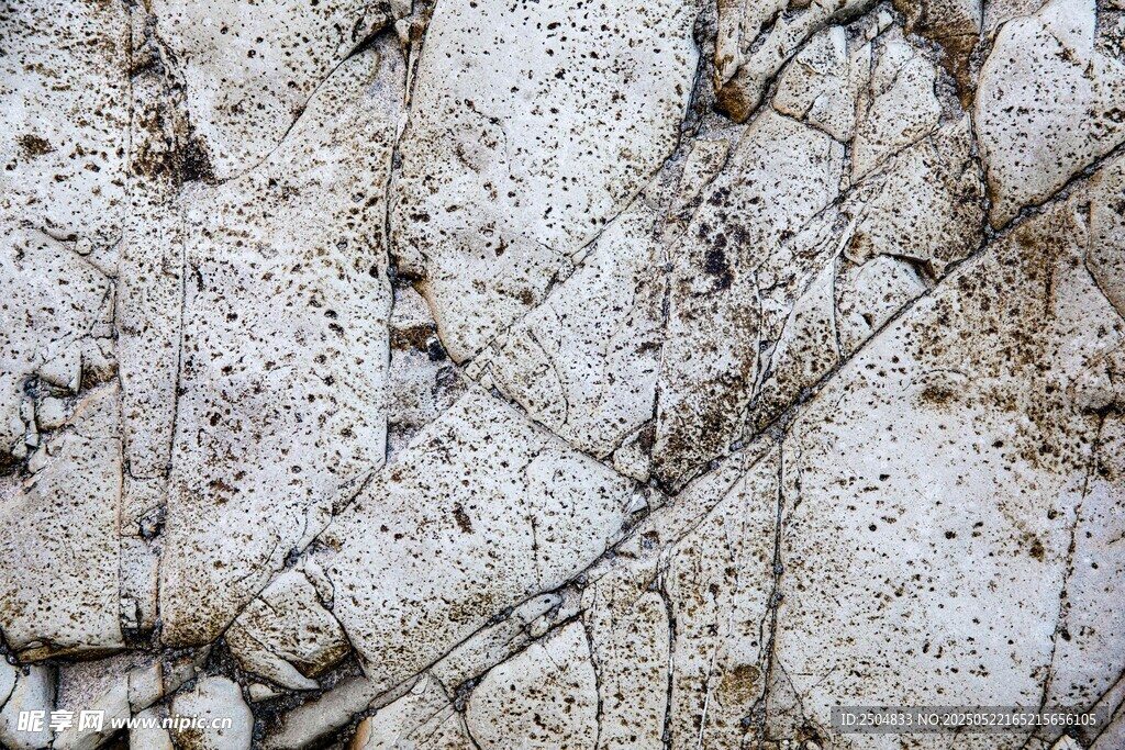 粗糙纹理的石砌墙面