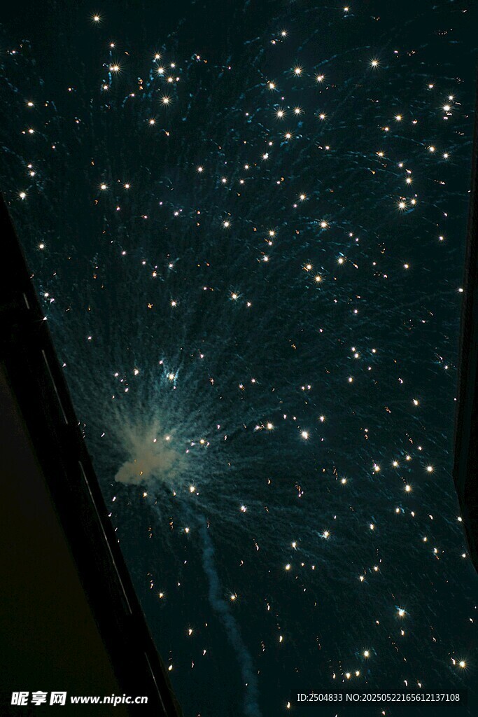 夜空中闪烁的璀璨繁星