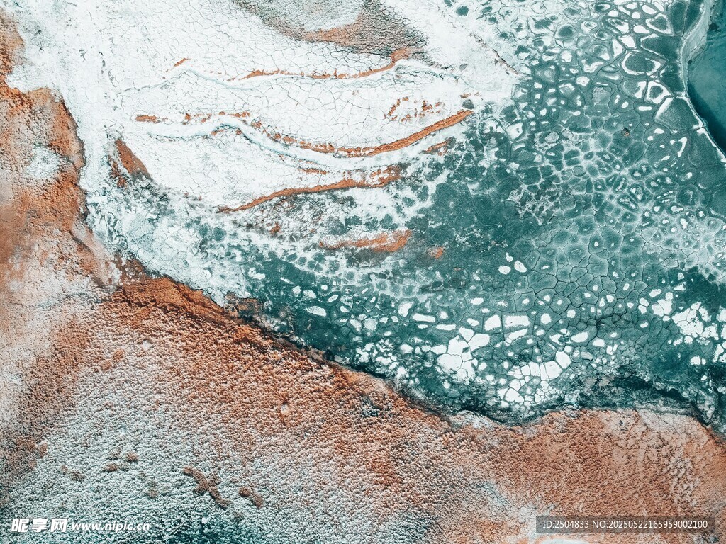 海浪拍打沙滩艺术画面