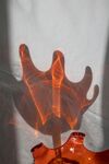 独特造型的红色玻璃摆件