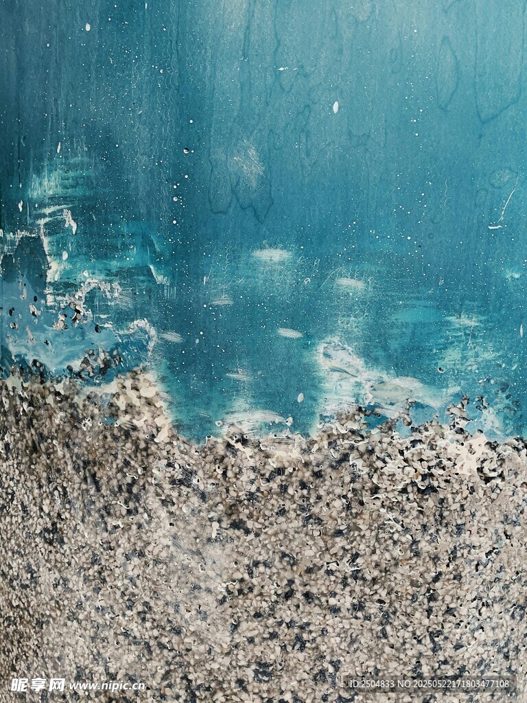 海边沙石与清澈海水景象