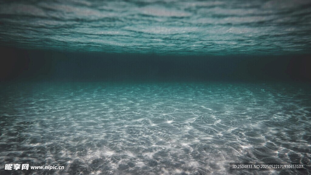 清澈海底景象