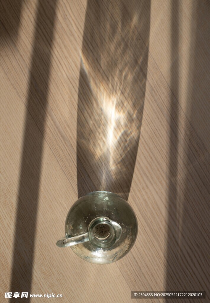 金属门把手光影特写