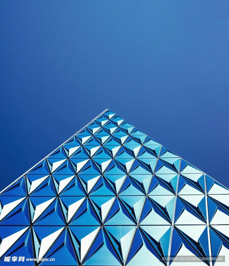 几何菱形构成的现代建筑