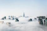 云海中的城市天际线