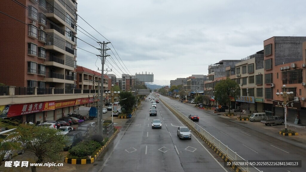 英德浛洸街道车辆行驶景象