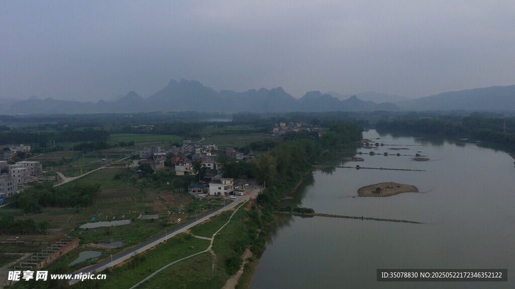 英德浛洸河畔乡村风光俯瞰图