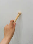 手拿木棍 