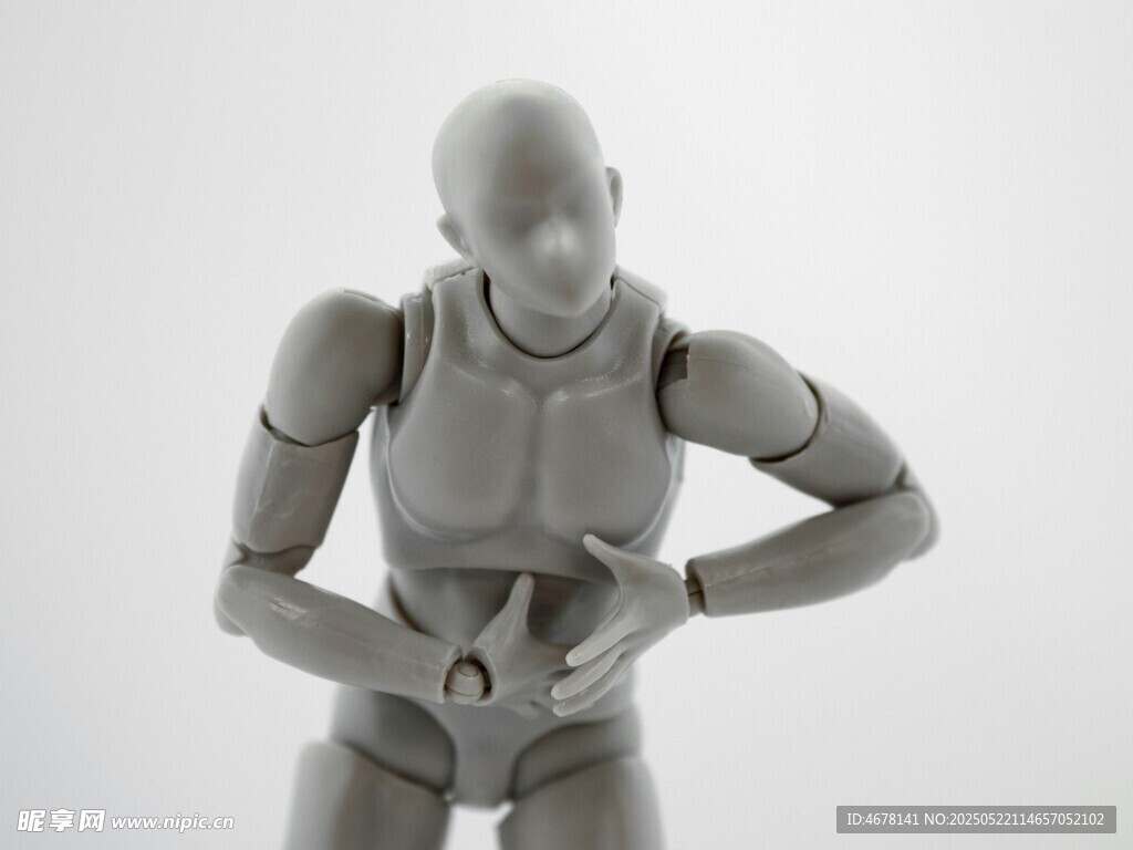 灰色人偶摆出特定姿势