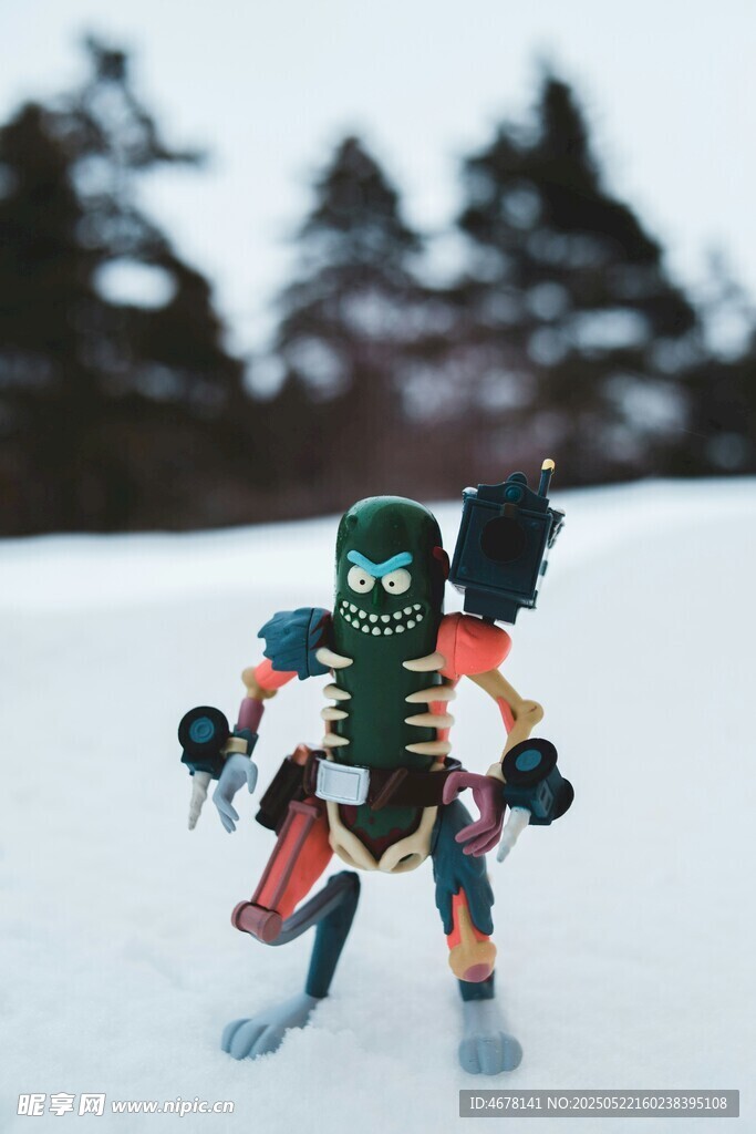 雪地中的忍者神龟玩具