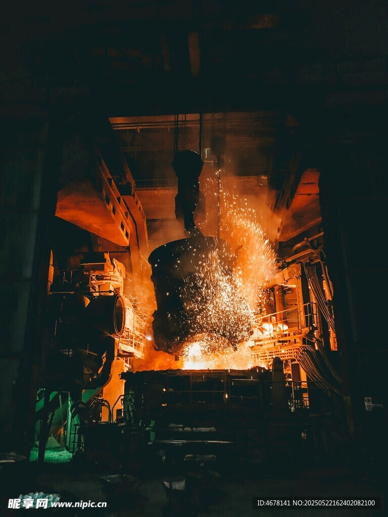 钢铁冶炼现场壮观景象