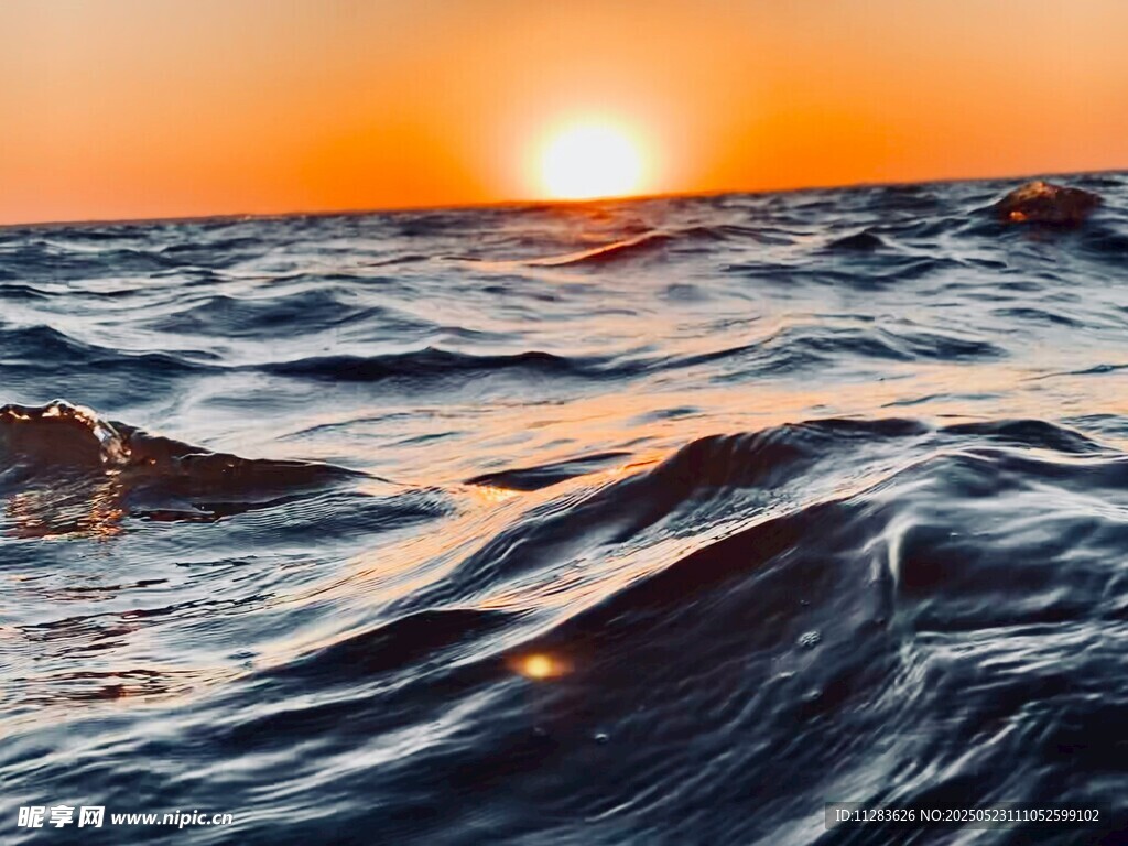 海上日落 波涛涌动
