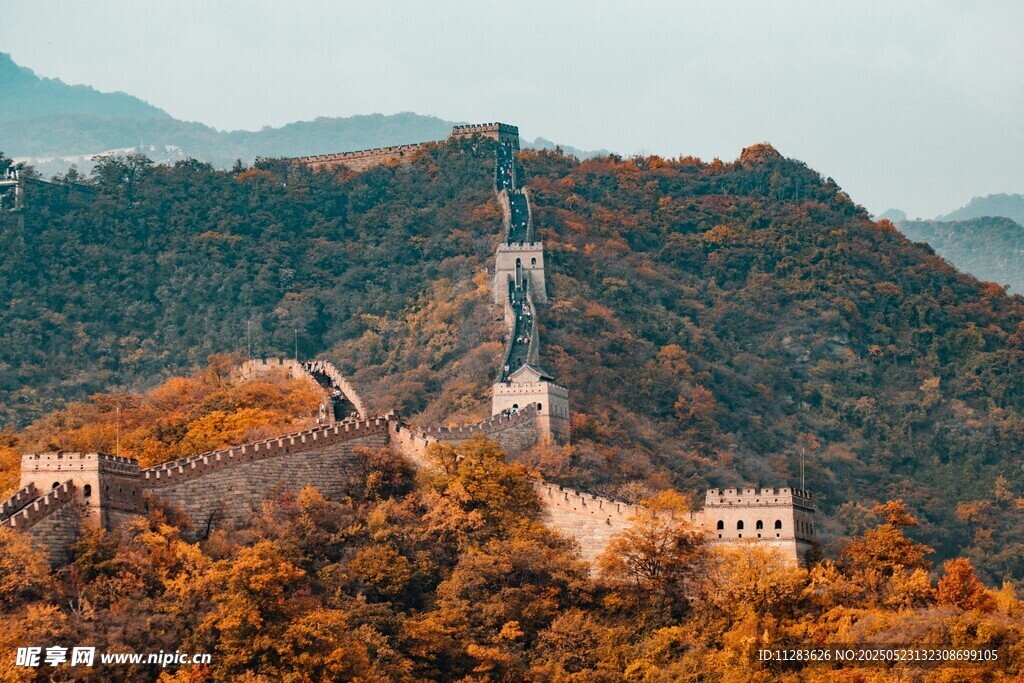 秋日壮丽长城景观