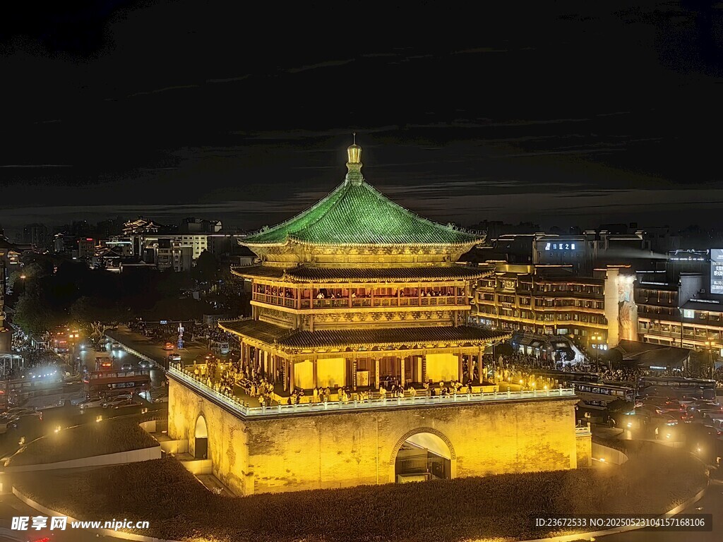 西安钟楼夜景璀璨夺目