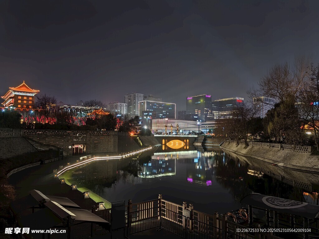 城市河畔夜景迷人风光