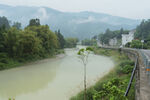 山间河畔风景