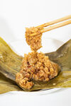粽叶上的美味糯米料理