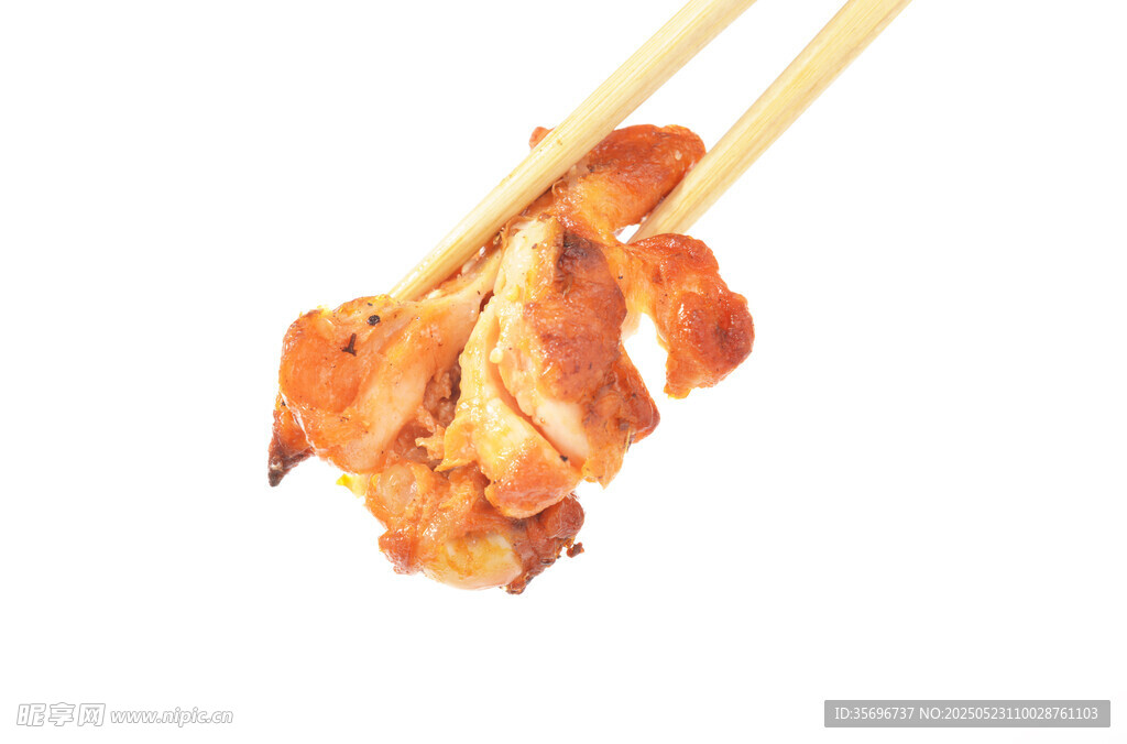 筷子夹起的美味鸡肉