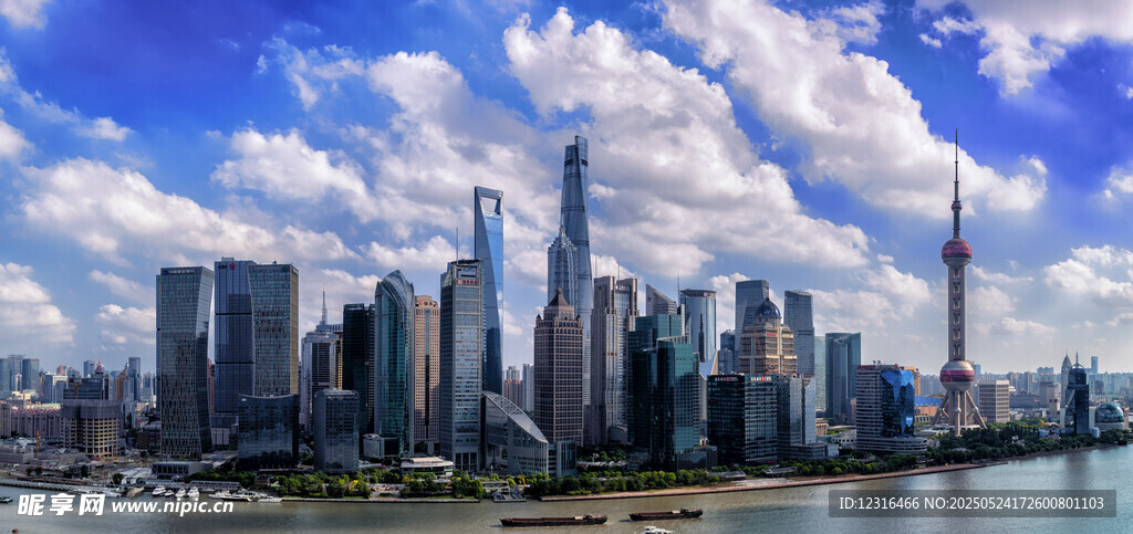 上海外滩现代都市天际线