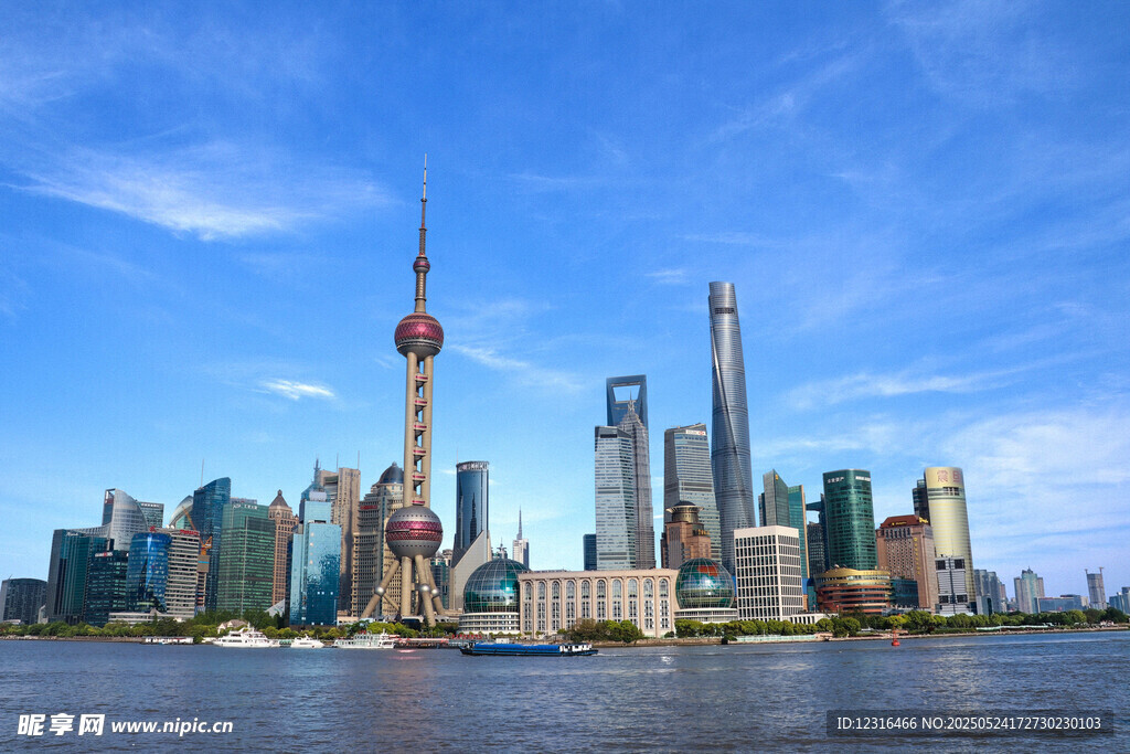 上海外滩繁华天际线景观
