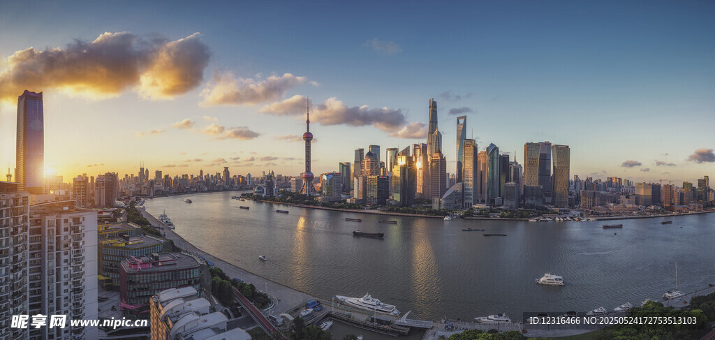 上海外滩壮丽城市天际线