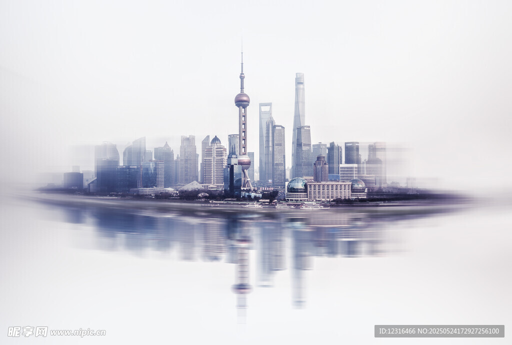 现代都市天际线与水中倒影
