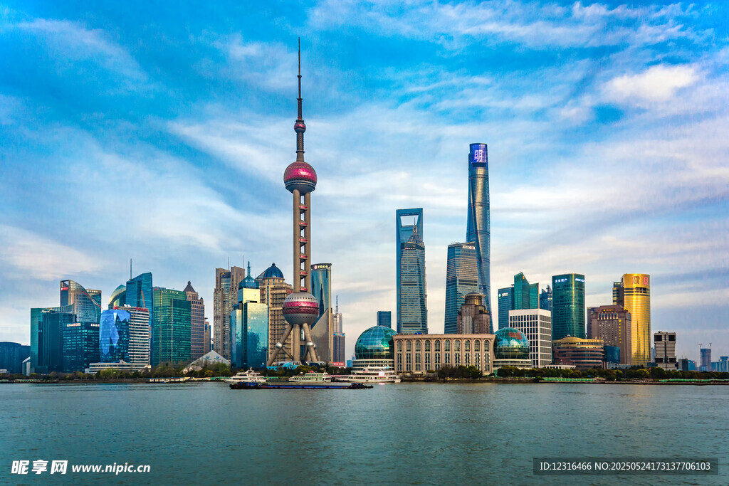 上海外滩繁华天际线景观