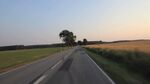 黄昏下的乡间公路