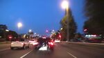 城市夜幕下的繁忙街道