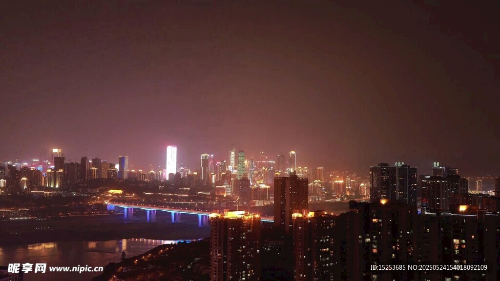 城市璀璨夜景俯瞰图