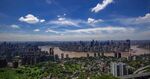 城市天际线与河流景观