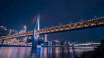 城市夜景中的璀璨桥梁