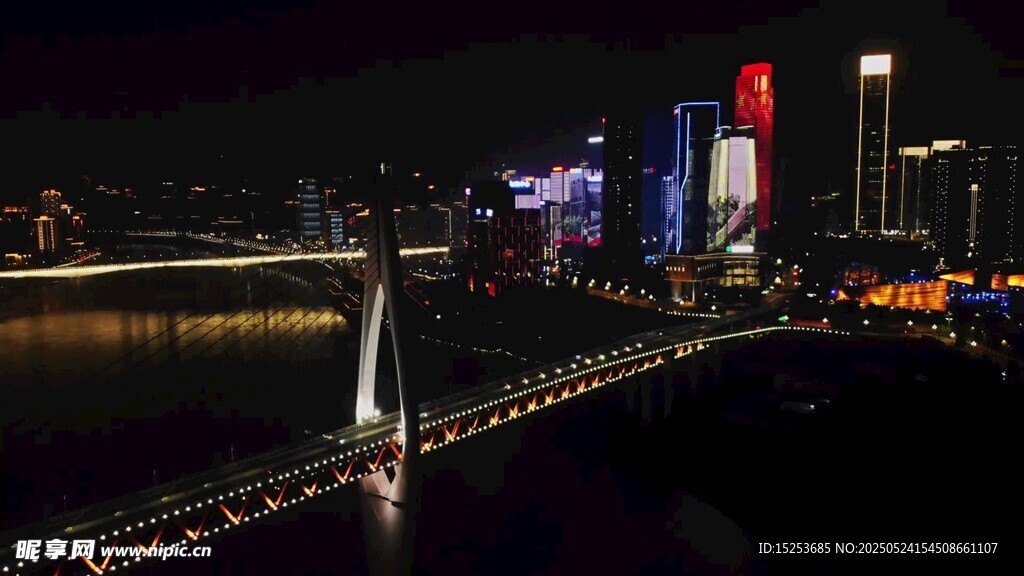 重庆夜景中的璀璨跨江大桥