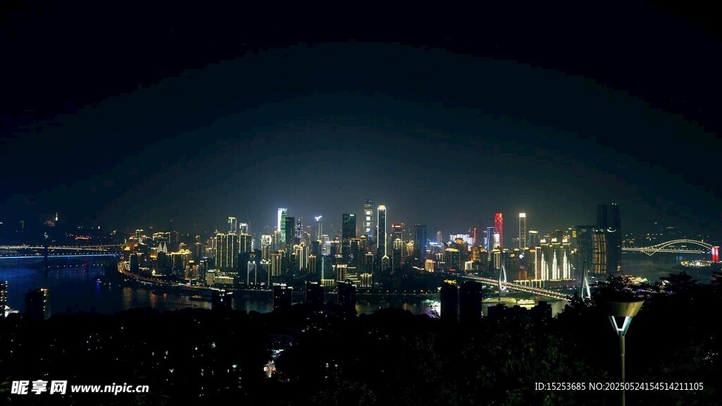 璀璨夜景下的繁华都市天际线