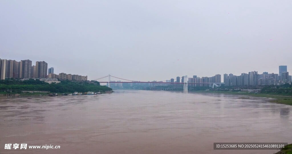 江边城市风光